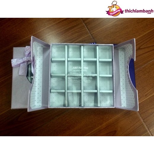 Hộp quà vuông cửa sổ 16 ô