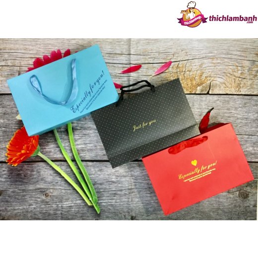 Hộp quà 12 ô + túi + gấu