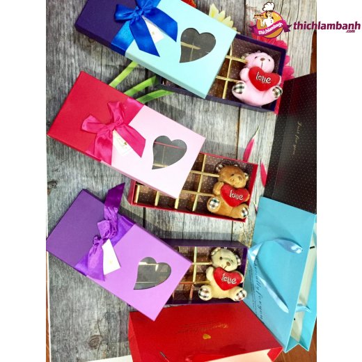 Hộp quà 12 ô + túi + gấu