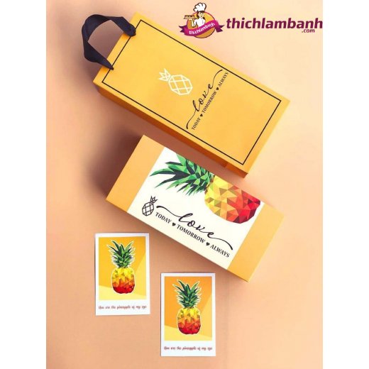 Hộp giấy bánh dứa vàng