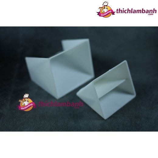 Khuôn bánh giò nhựa