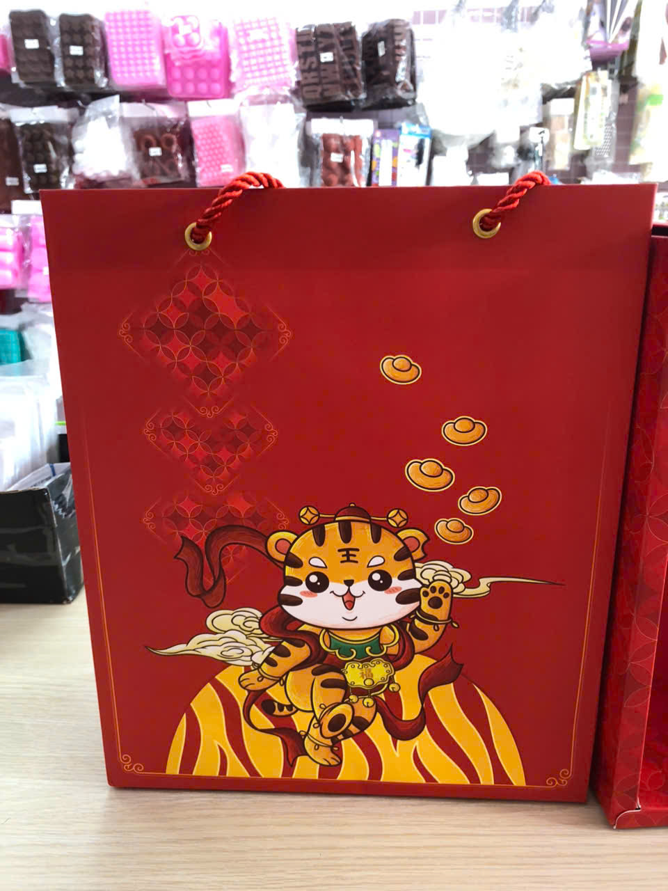 Hộp bánh Tết  Sơn Lâm đỏ