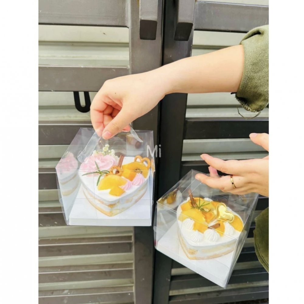 Hộp Mica vuông gấp đế hình trái tim có quai xách